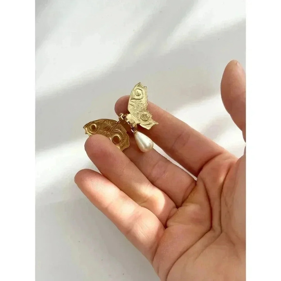 Vintage Sparkle Butterfly Pearl Embellished Brooch Pin - Picture 9 of 10